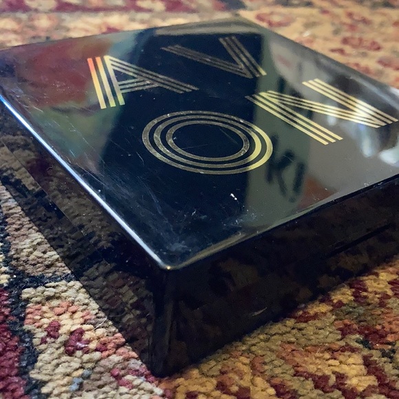 Avon ultimate eyeshadow palette - Picture 5 of 5